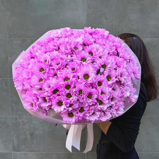 Różowy bukiet margaretek – pastelowa elegancja