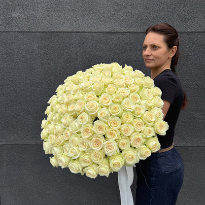 Bukiet białych róż