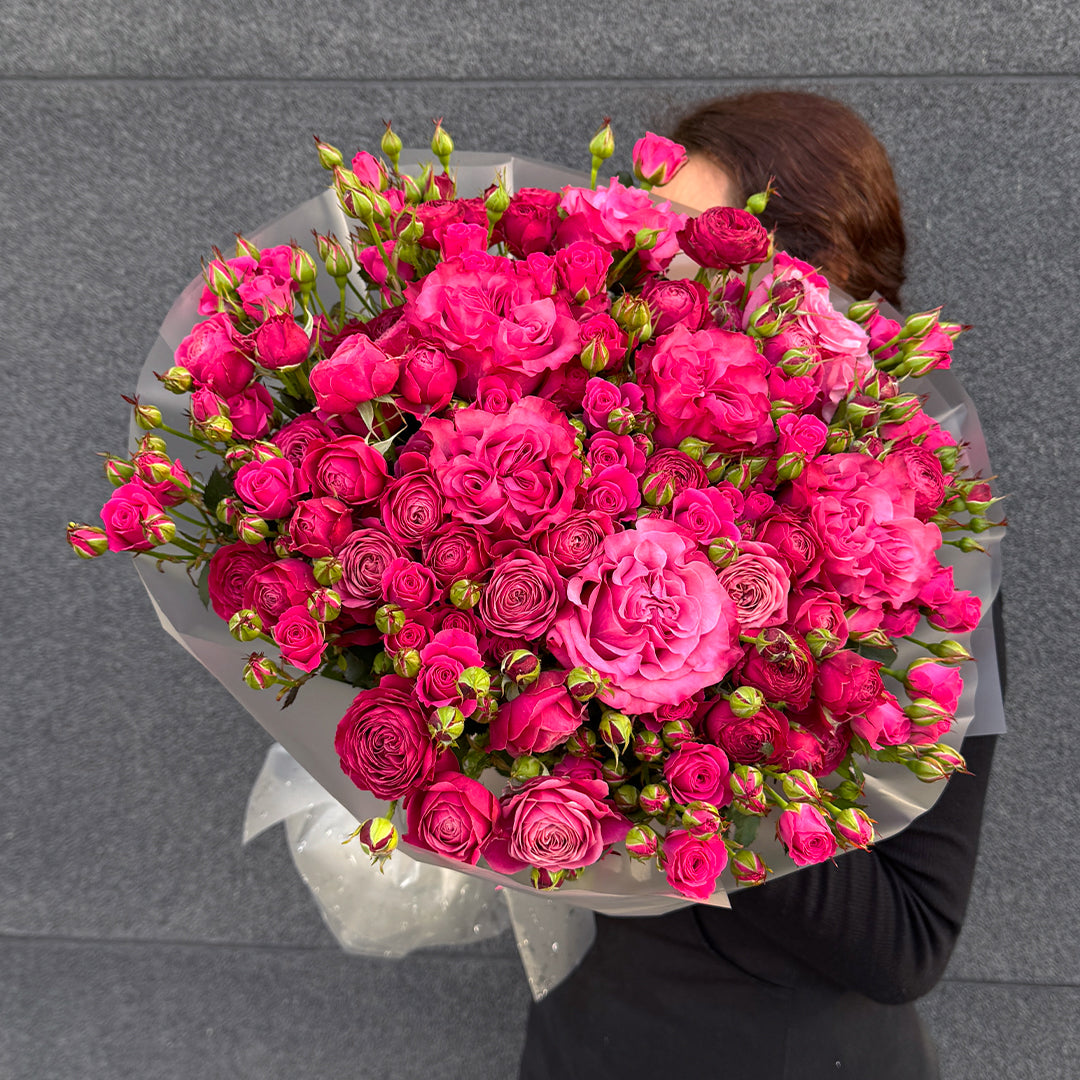 Букет з гілочок троянд та півоній – насичено-рожевий