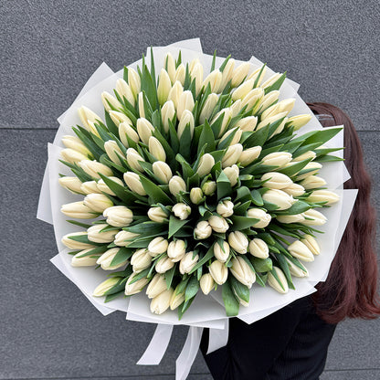 Bukiet z białych tulipanów