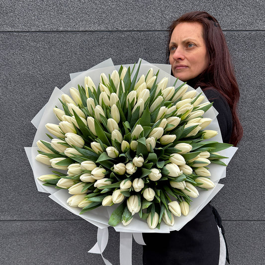 Bukiet z białych tulipanów