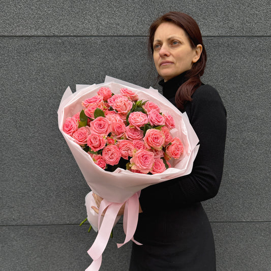 Bukiet różowej róży gałązkowej – elegancki różowy bukiet