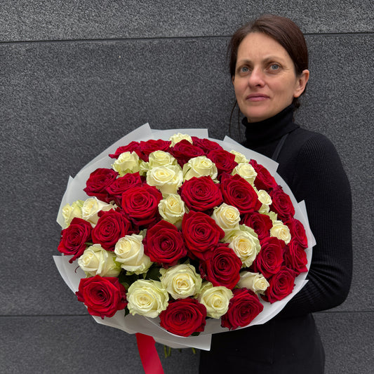 Bukiet czerwono-białych róż