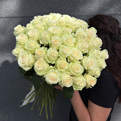 Bukiet białych róż